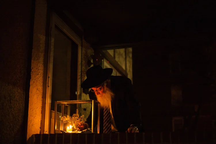 HANUKAH0835